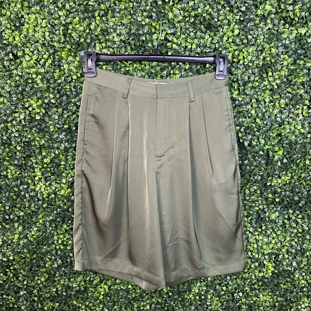 NWOT Anthropologie‎ bishop + young olive green Silky Bermuda Shorts